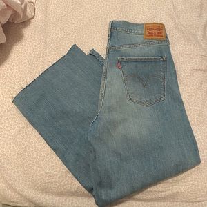 Levis Highwaisted Wide Leg Jeans!!